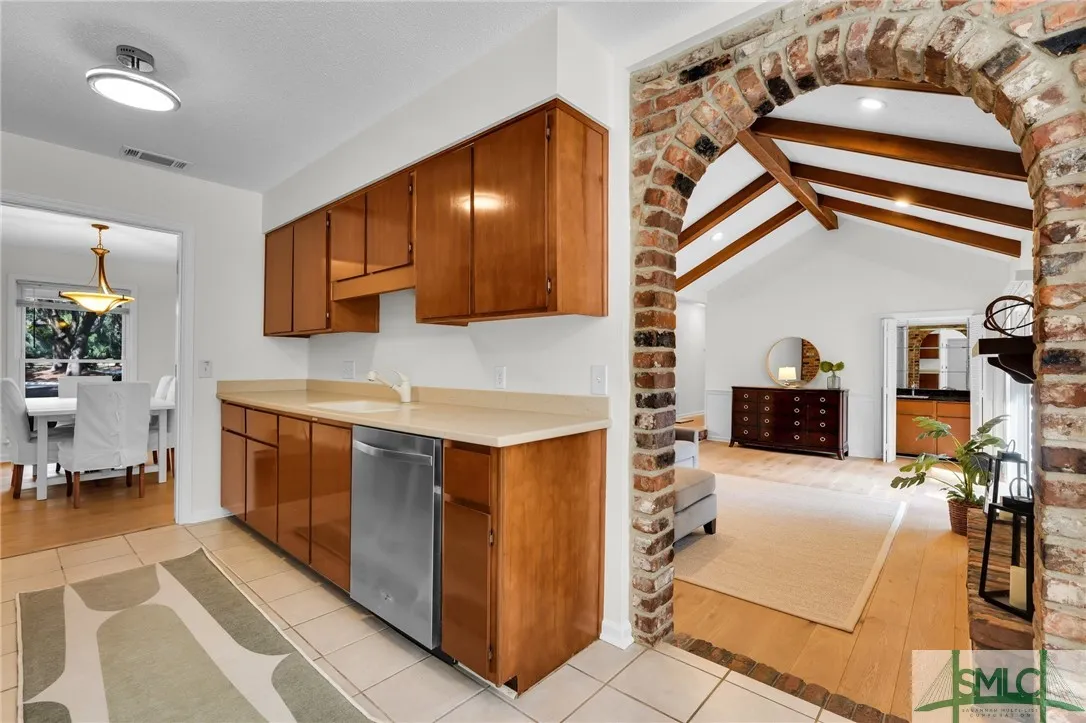 Savannah, Georgia 31411, United States, 3 Bedrooms Bedrooms, ,2 BathroomsBathrooms,Residential,Active,815