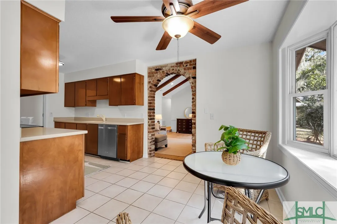 Savannah, Georgia 31411, United States, 3 Bedrooms Bedrooms, ,2 BathroomsBathrooms,Residential,Active,815