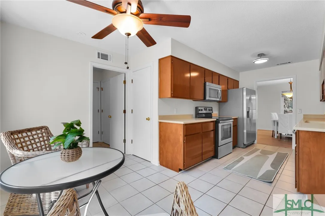 Savannah, Georgia 31411, United States, 3 Bedrooms Bedrooms, ,2 BathroomsBathrooms,Residential,Active,815