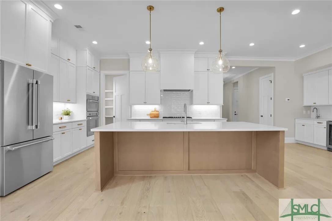 Savannah, Georgia 31411, United States, 3 Bedrooms Bedrooms, ,4 BathroomsBathrooms,Residential,Active,99185