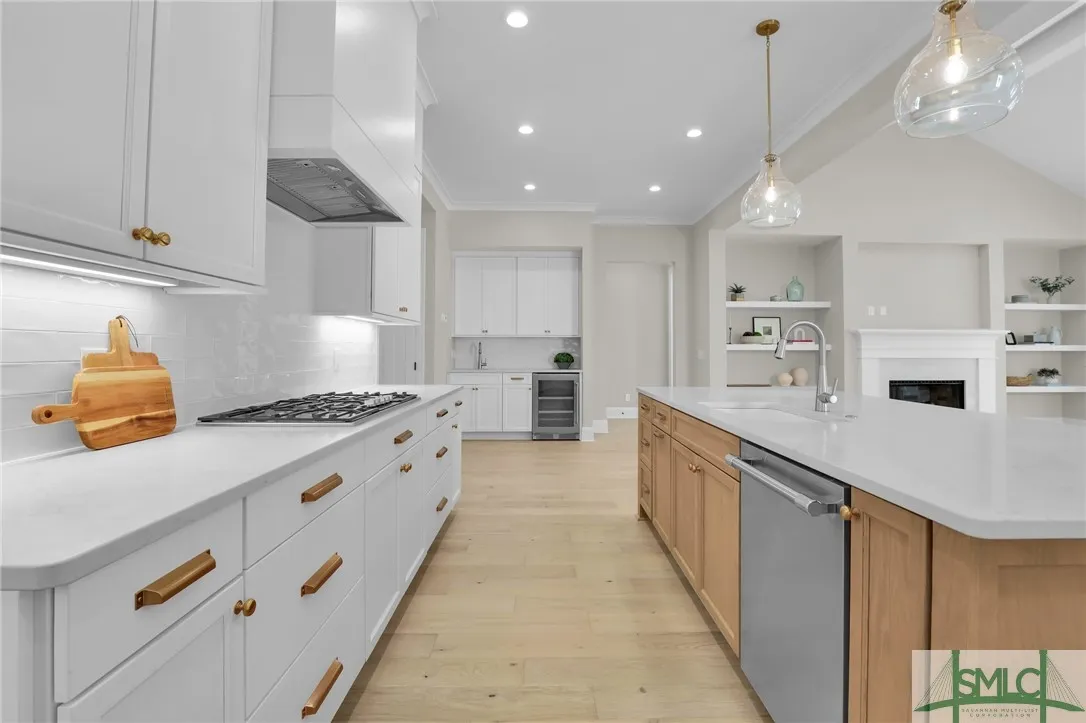 Savannah, Georgia 31411, United States, 3 Bedrooms Bedrooms, ,4 BathroomsBathrooms,Residential,Active,99185