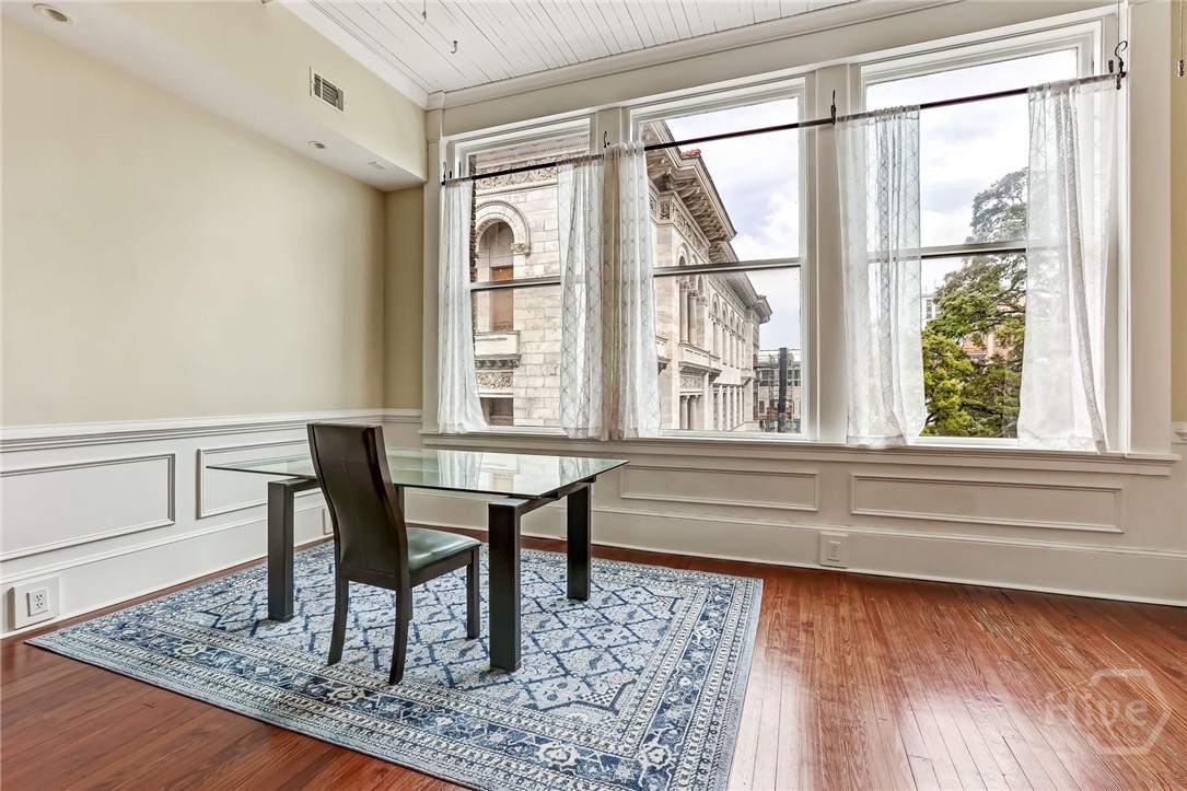 9 W York Street