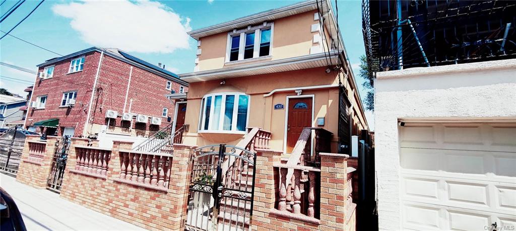 430 Turneur Avenue, Bronx, New York - 7 Bedrooms  
4 Bathrooms - 