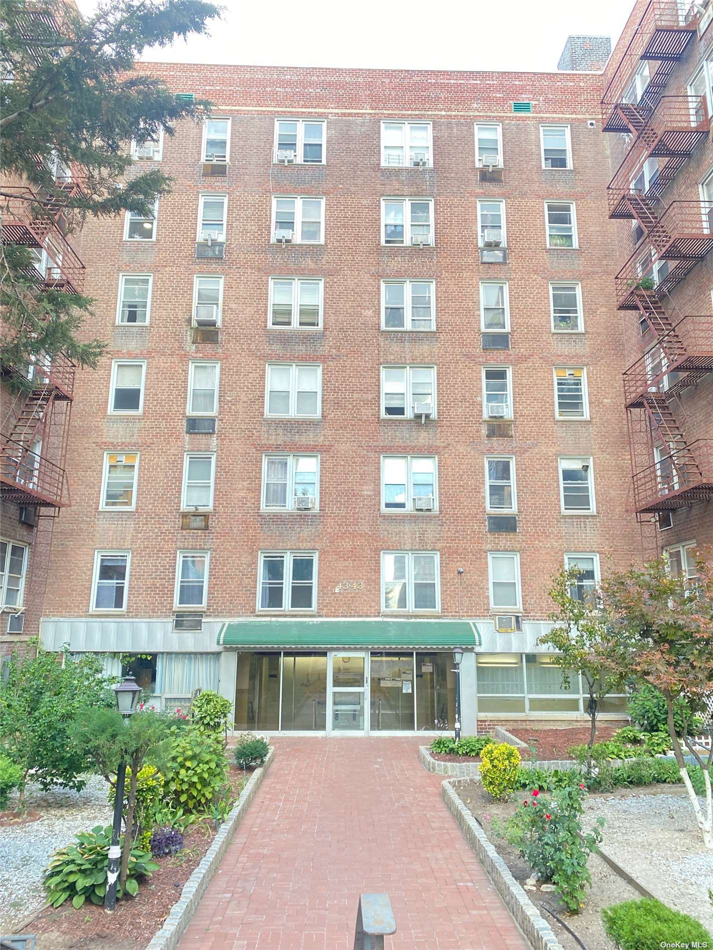 4343 Kissena Boulevard 310, Flushing, Queens, NY - 2 Bedrooms  
2 Bathrooms  
8 Rooms - 