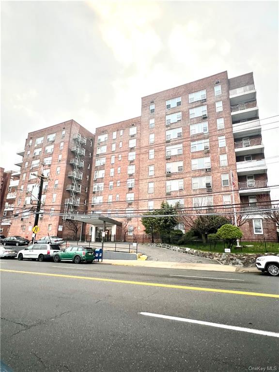 355 Bronx River Road 1N, Yonkers, New York - 1 Bedrooms  
1 Bathrooms  
3 Rooms - 