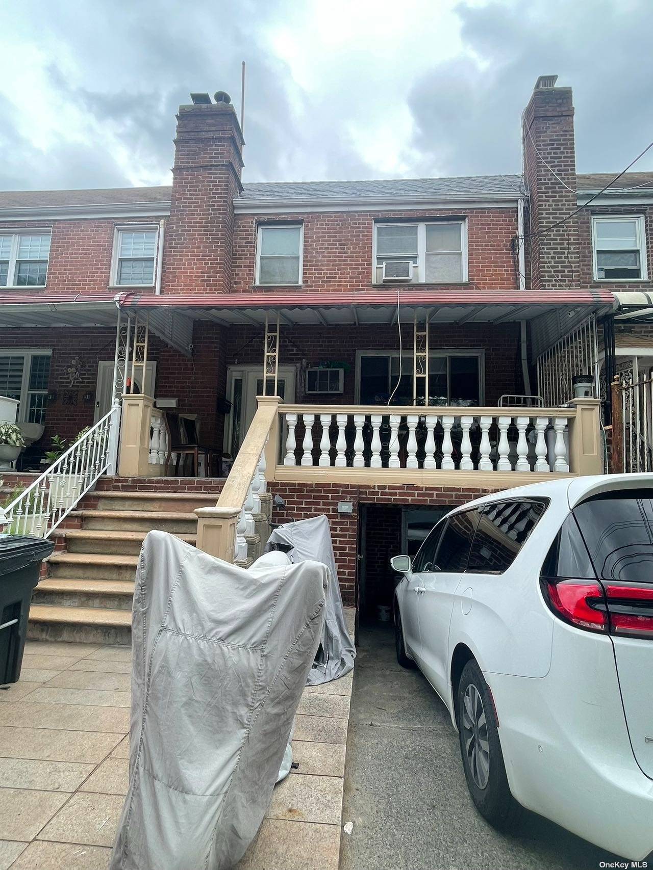 Property for Sale at 94th Street, East Elmhurst, Queens, NY - Bedrooms: 5 
Bathrooms: 3 
Rooms: 10  - $1,320,000