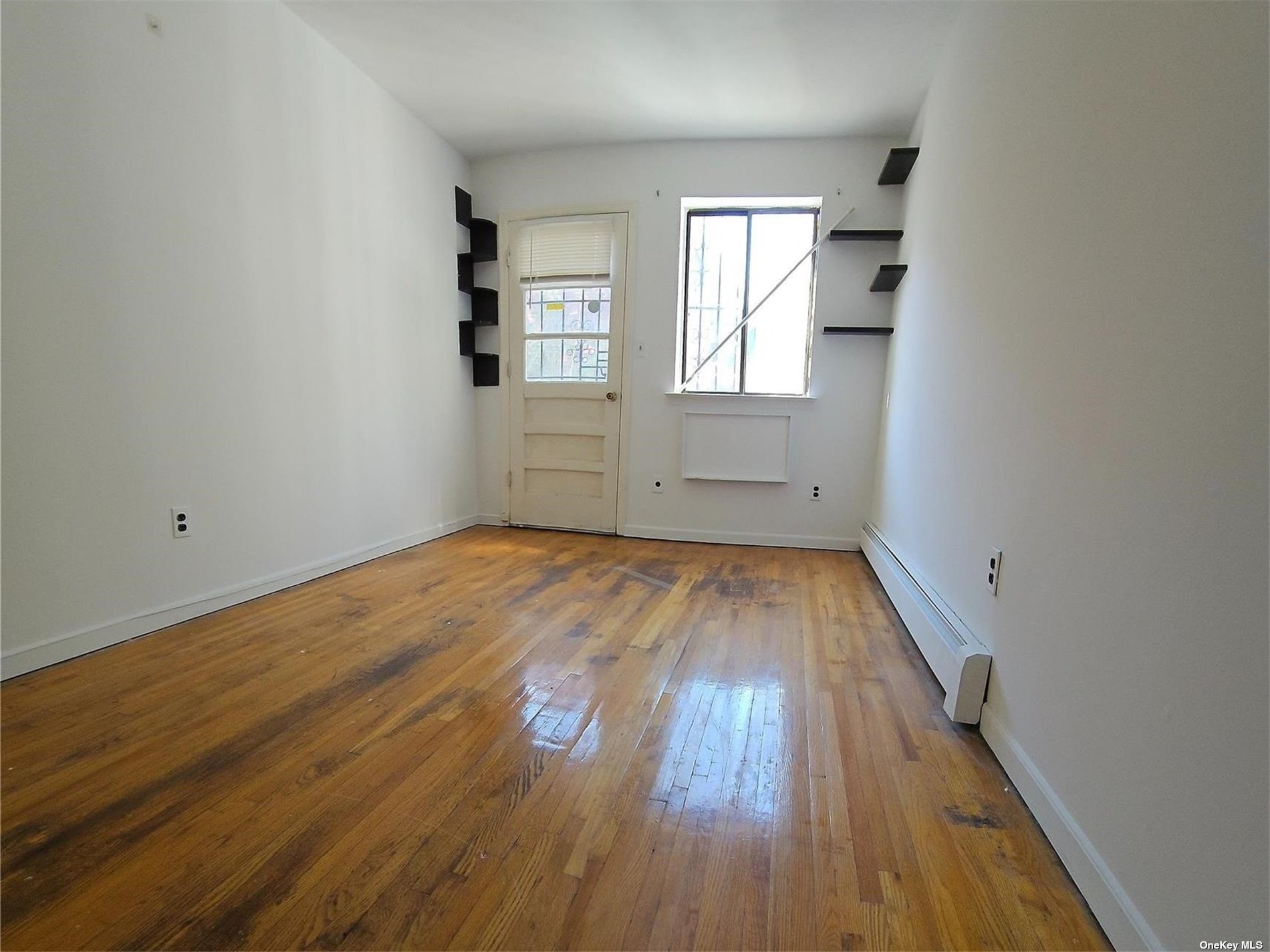 5114 90th Street 2 Fl, Elmhurst, Queens, NY - 3 Bedrooms  
2 Bathrooms  
6 Rooms - 