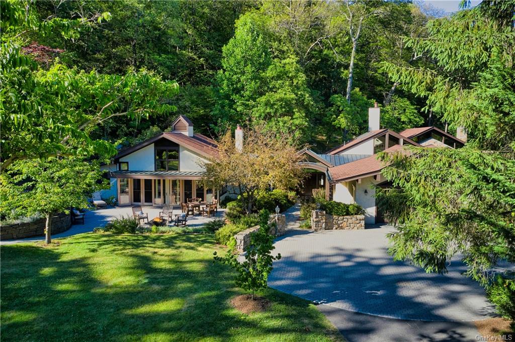 Property for Sale at 162 Mountain Farm Road, Tuxedo Park, New York - Bedrooms: 3 
Bathrooms: 6.5 
Rooms: 9  - $1,980,000