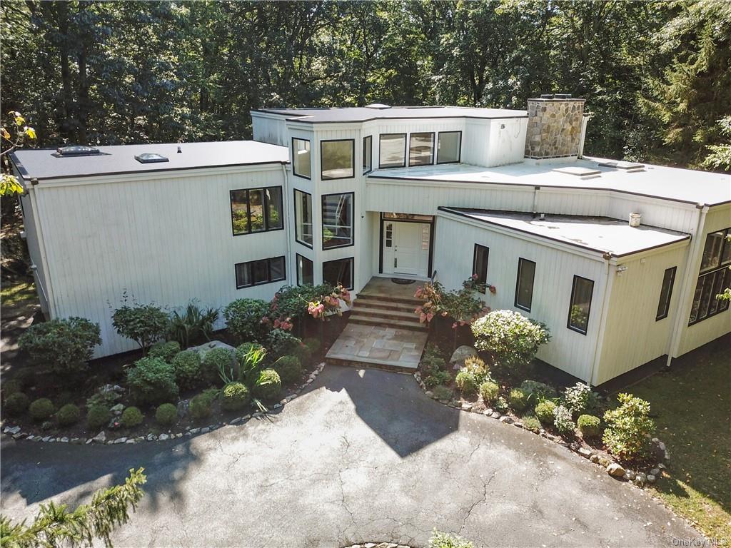 Property for Sale at 4 Hemlock Hollow Place, Armonk, New York - Bedrooms: 4 
Bathrooms: 5 
Rooms: 11  - $1,750,000