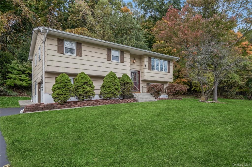 30 Great Oaks Drive, New City, New York image 1