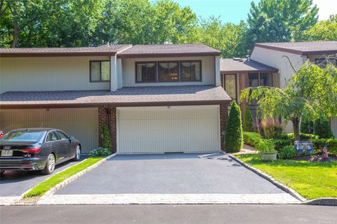 Condo For Sale - 11 Pond View #11<br/> Jericho, NY 11753