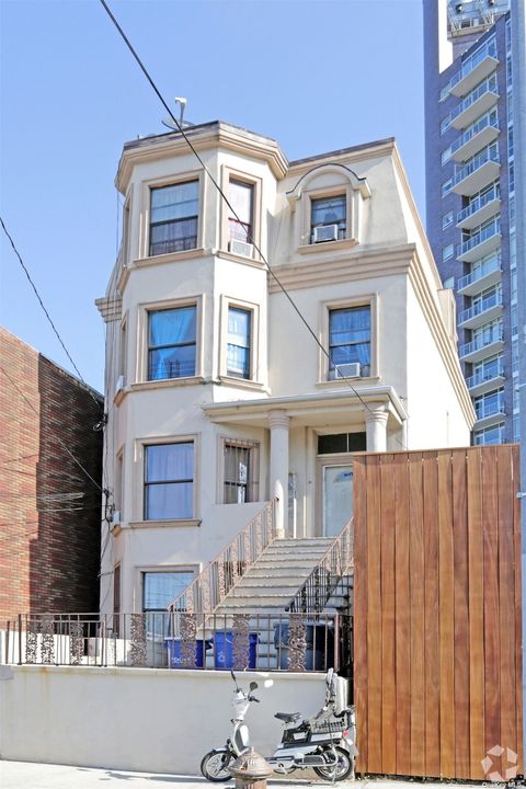 11-27 31st Drive Astoria NY 11106