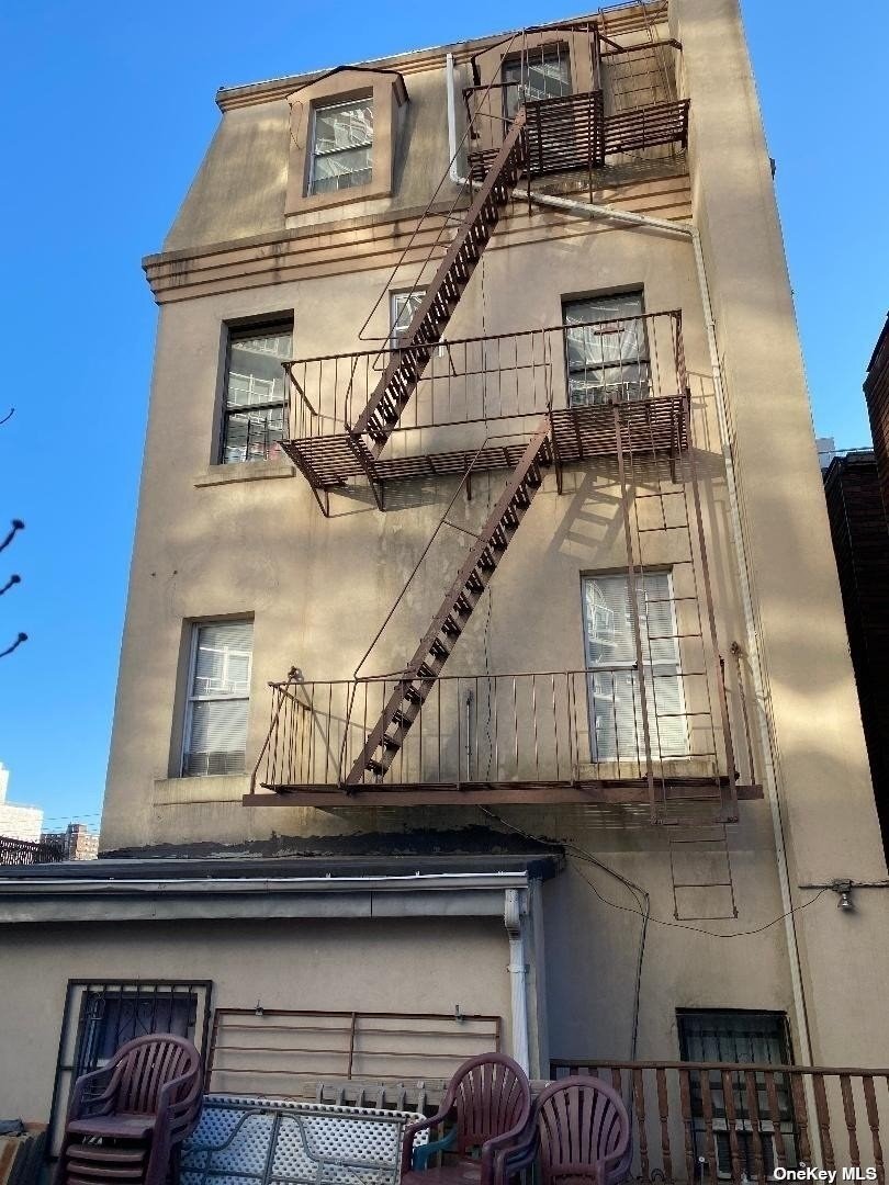 11-27 31st Drive