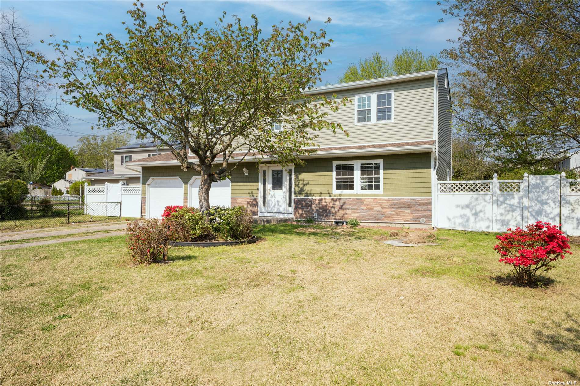 41 Gibbs Road, Central Islip, New York image 2