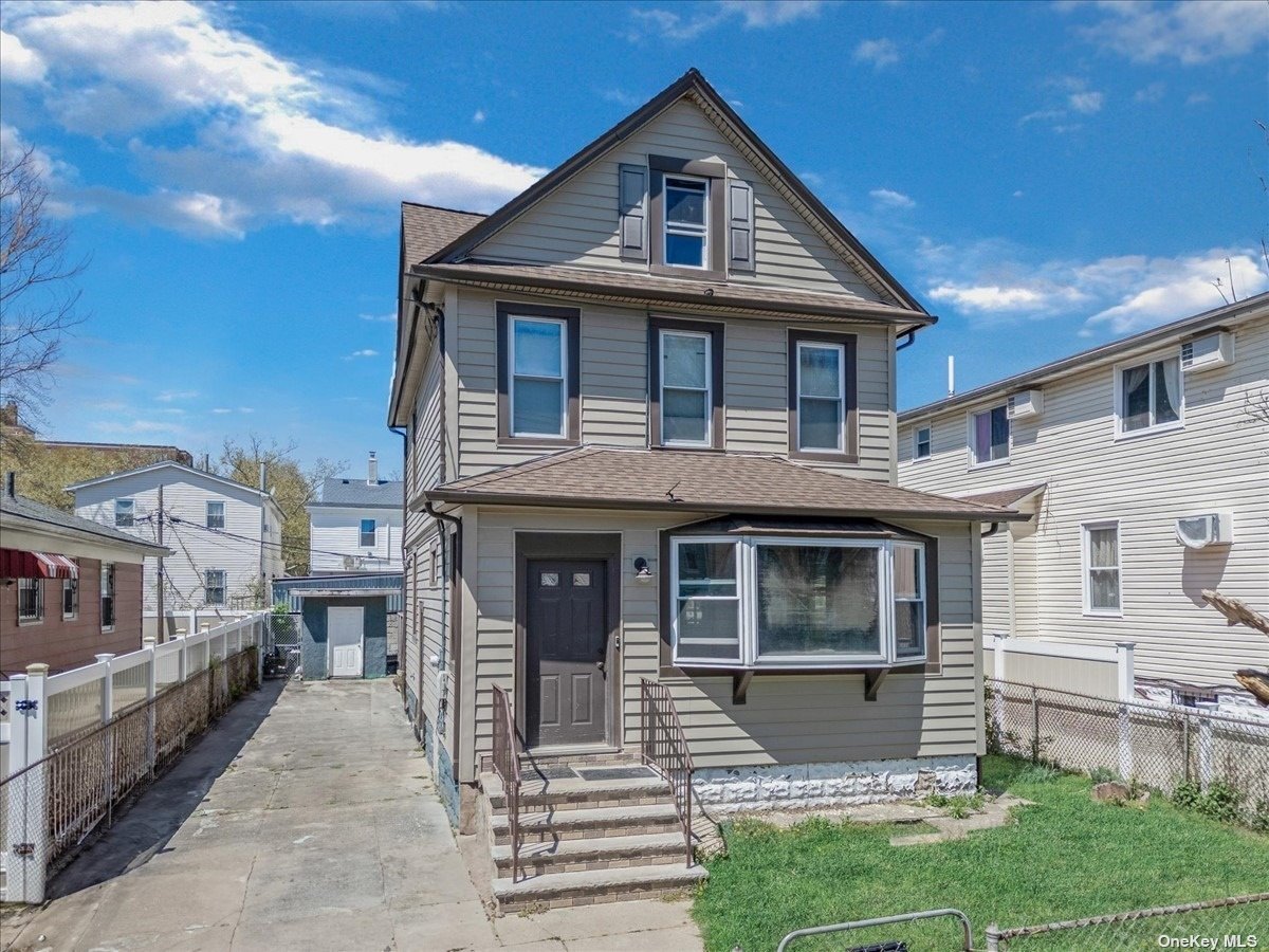 Property for Sale at 118th Avenue, Jamaica, Queens, NY - Bedrooms: 4 
Bathrooms: 2 
Rooms: 10  - $650,000