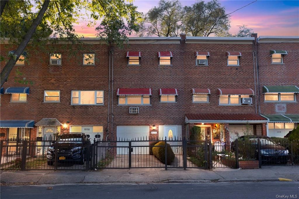 Property for Sale at 405 Turneur Avenue, Bronx, New York - Bedrooms: 4 
Bathrooms: 3 
Rooms: 9  - $720,000