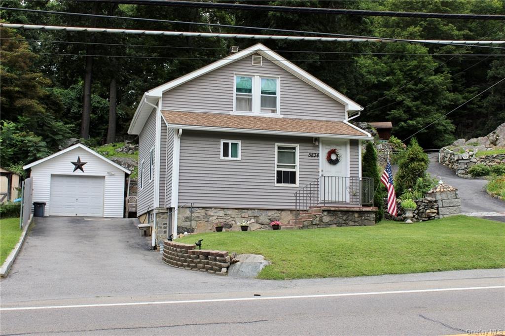 5834 Albany Post Road, Cortlandt Manor, New York - 3 Bedrooms  
2 Bathrooms  
7 Rooms - 