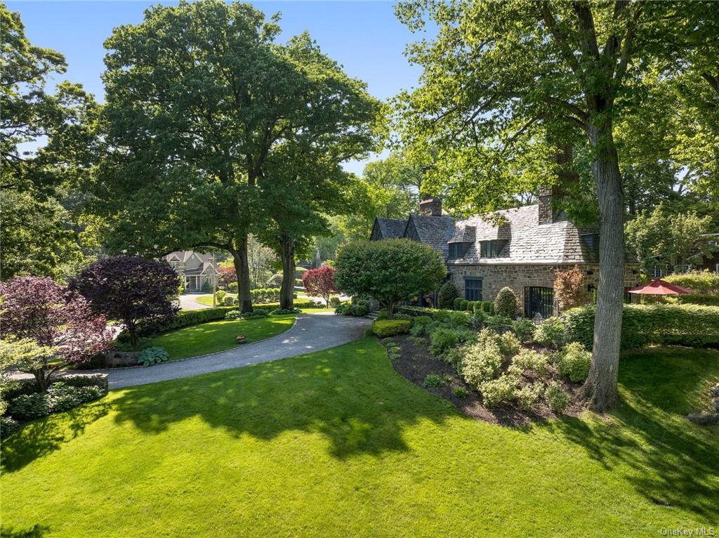 27 Hampshire Road, Bronxville, New York image 4