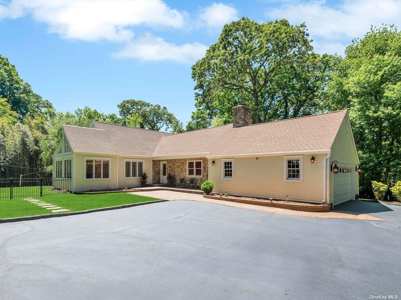 Property for Sale at 5 Smith Lane, Nissequogue, Hamptons, NY - Bedrooms: 4 
Bathrooms: 4  - $999,999