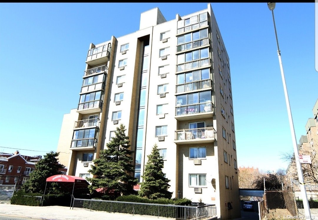 13711 32 Avenue 8E, Flushing, Queens, NY - 3 Bedrooms  
2 Bathrooms  
6 Rooms - 