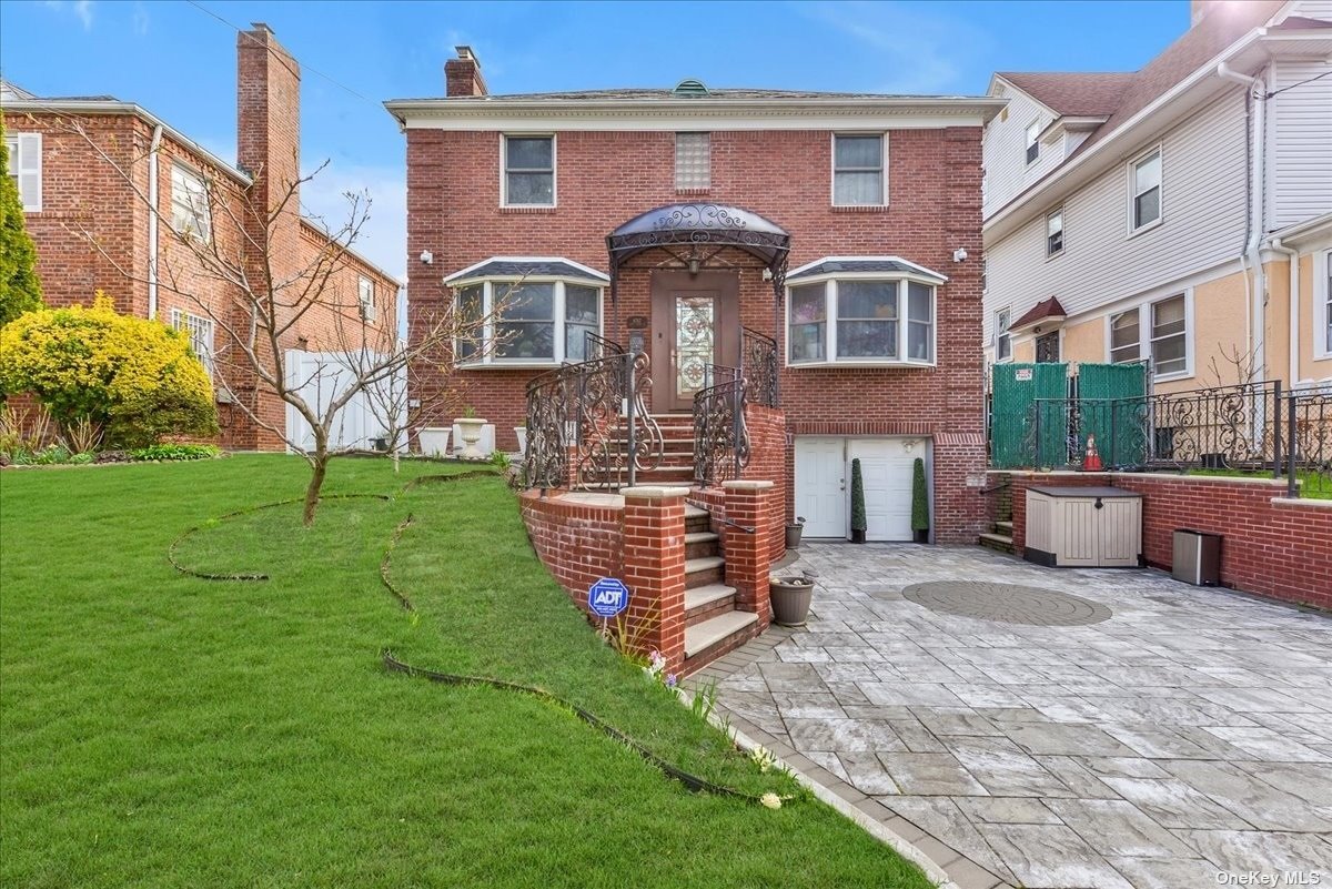 Property for Sale at 8767 Chevy Chase, Jamaica Estates, Queens, NY - Bedrooms: 4 
Bathrooms: 3 
Rooms: 12  - $1,739,000