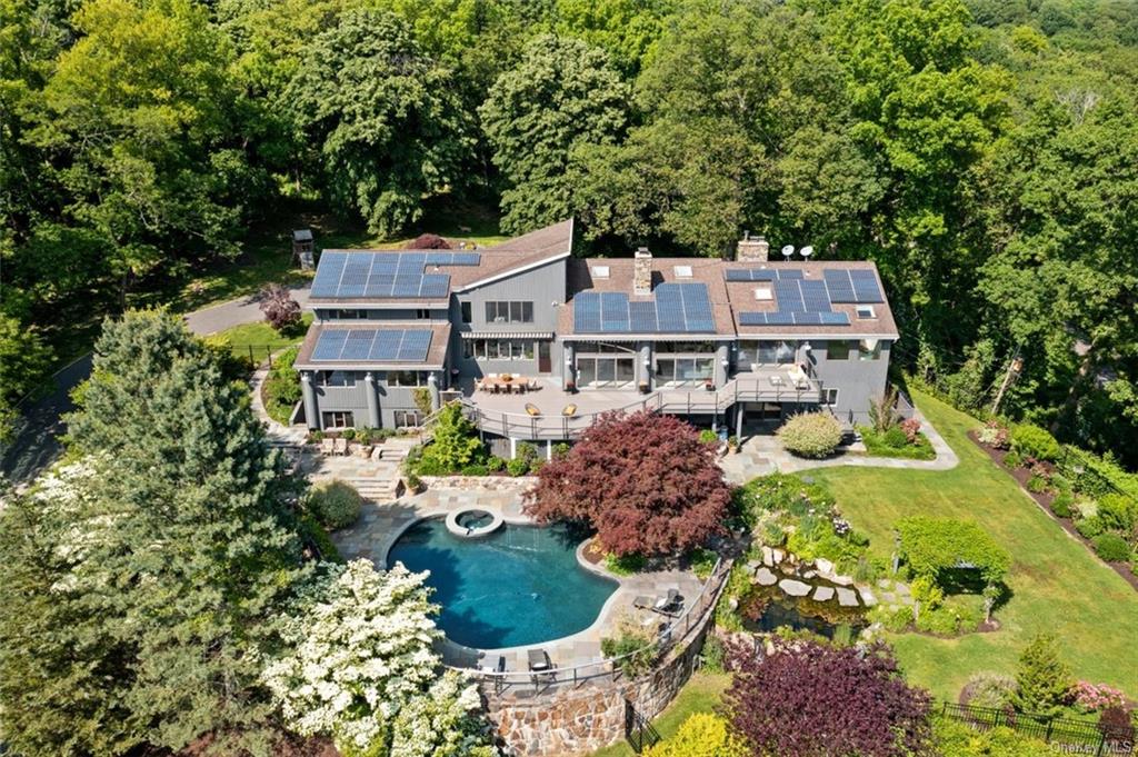 33 Mount Green Road, Croton-On-Hudson, New York - 6 Bedrooms  
7 Bathrooms  
15 Rooms - 