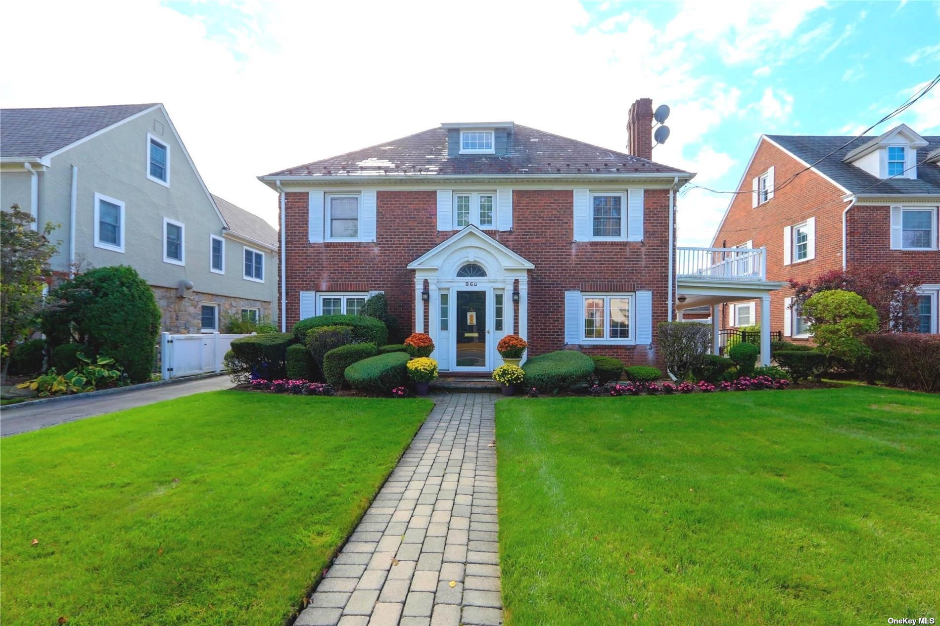 360 Demott Avenue, Rockville Centre, New York image 1