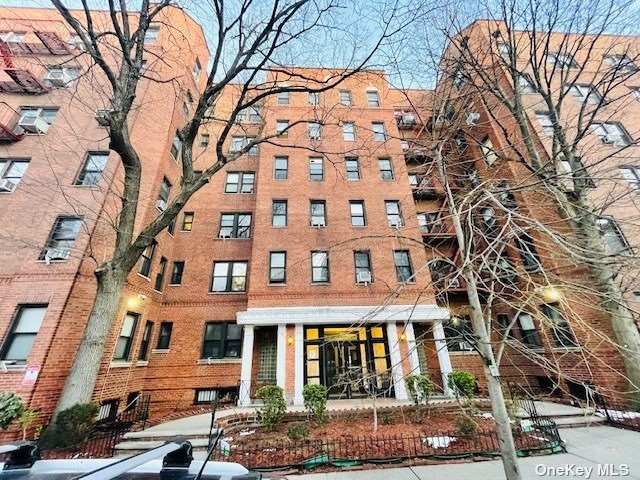 Property for Sale at 10010 67th Road 5H, Forest Hills, Queens, NY - Bedrooms: 2 
Bathrooms: 2 
Rooms: 4  - $850,000