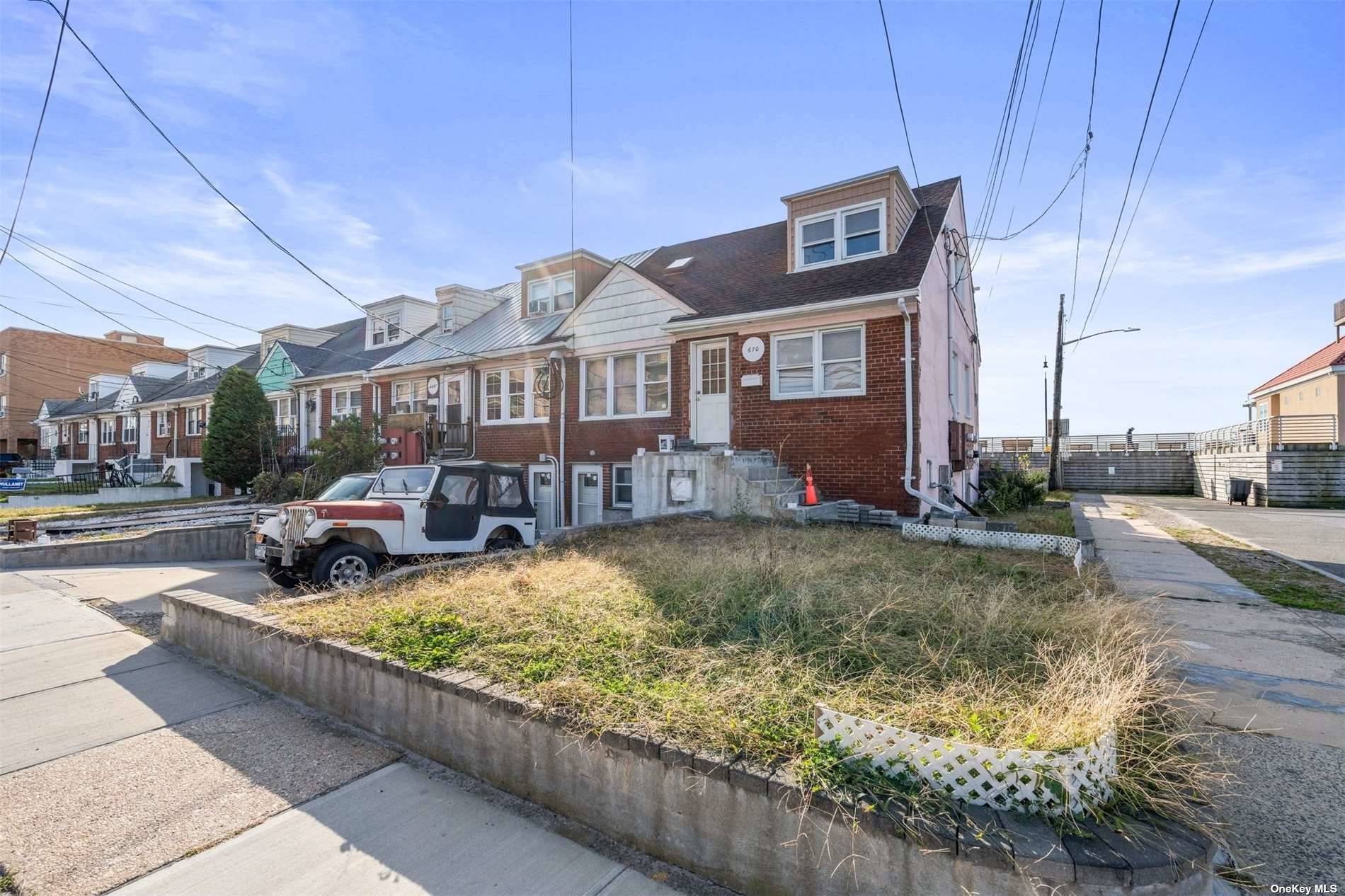 668 W Broadway 10