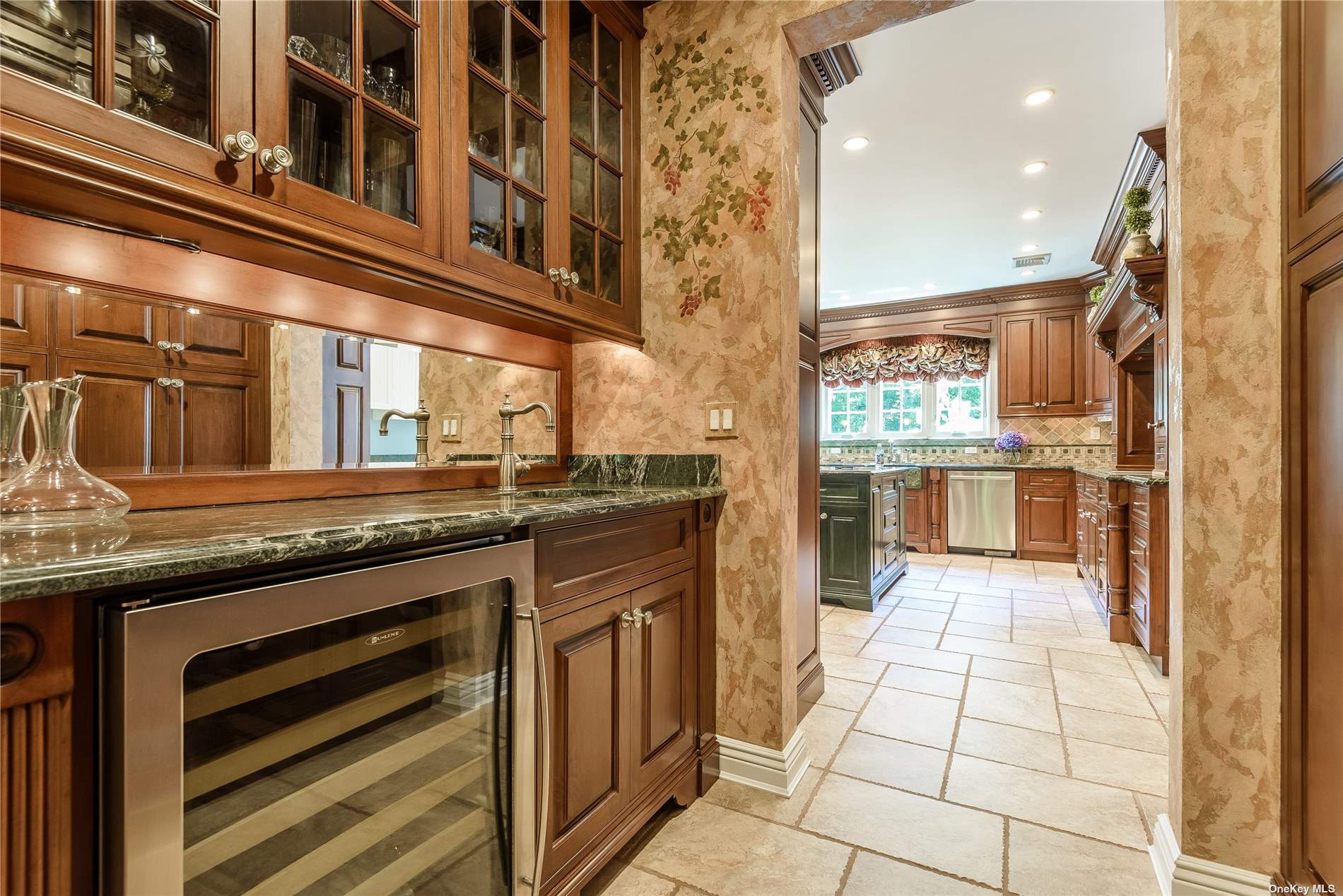 47 Hilltop Drive, Laurel Hollow, New York image 15