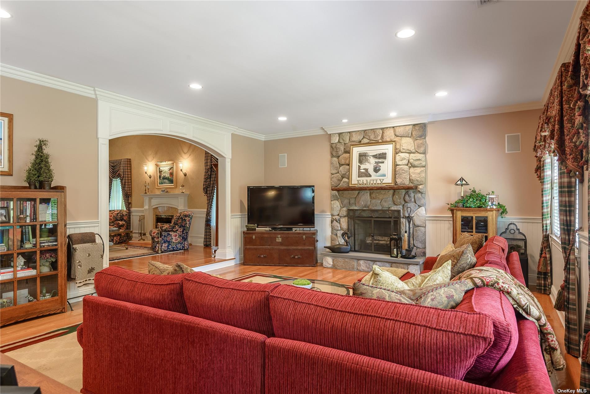 47 Hilltop Drive, Laurel Hollow, New York image 11