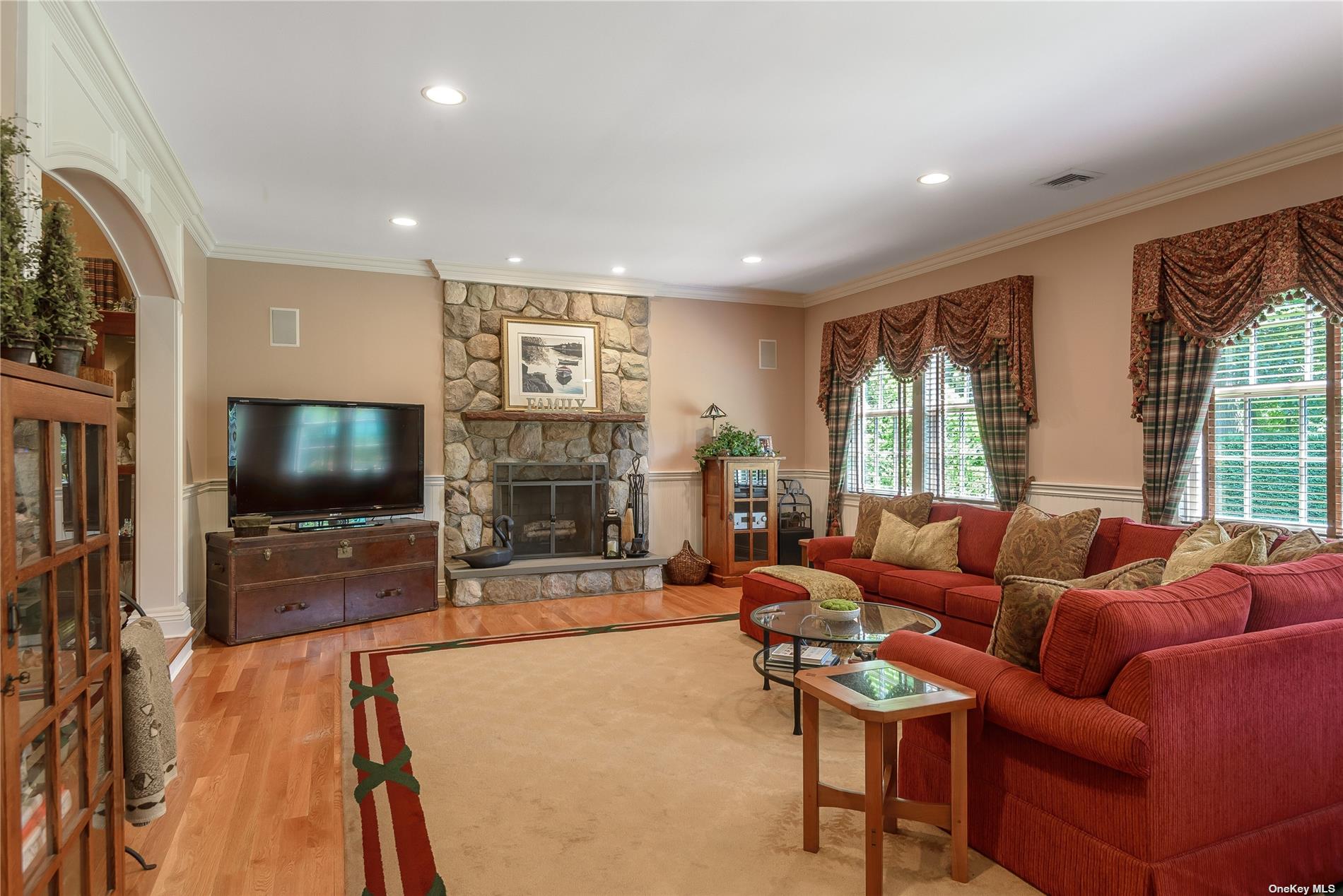 47 Hilltop Drive, Laurel Hollow, New York image 10