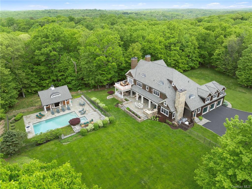 33 Highcliff Terrace, Pound Ridge, New York - 5 Bedrooms  
7 Bathrooms  
14 Rooms - 