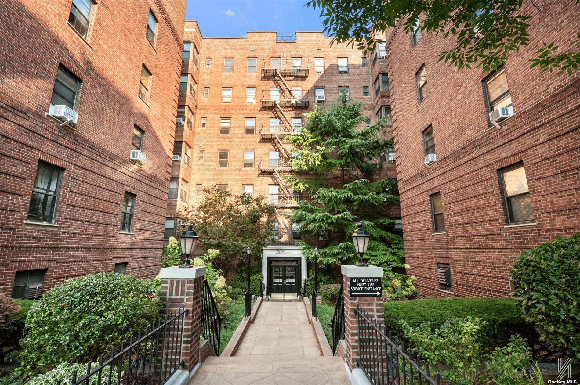 Property for Sale at 2540 31st Avenue 6M, Astoria, Queens, NY - Bedrooms: 2 
Bathrooms: 1 
Rooms: 5  - $799,000