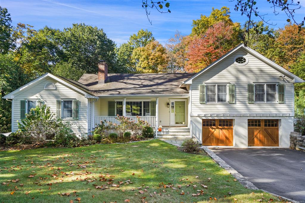 40 Aldridge Road, Chappaqua, New York - 4 Bedrooms  
4 Bathrooms  
11 Rooms - 