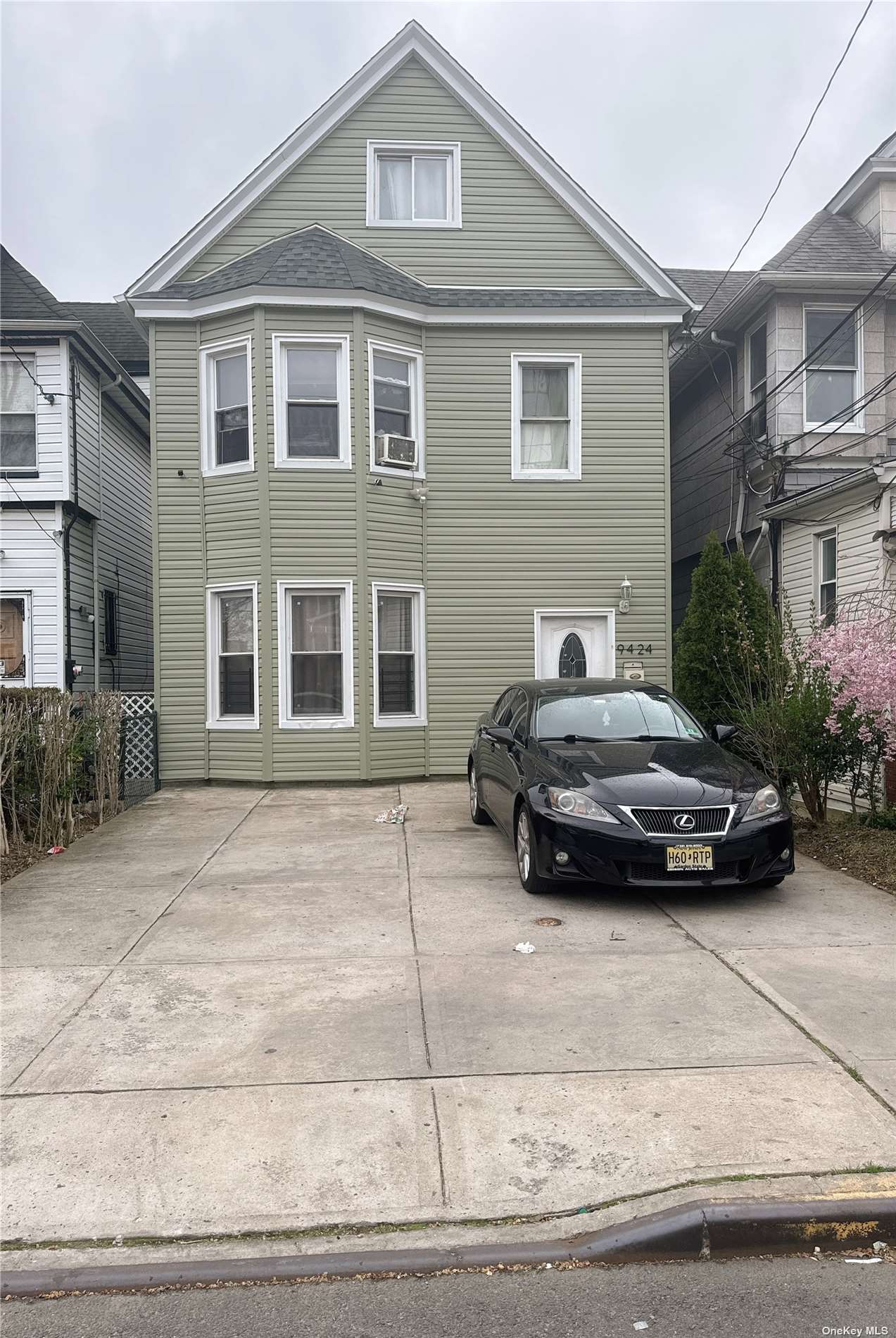 9424 50th Avenue, Elmhurst, Queens, NY - 4 Bedrooms  
2 Bathrooms  
7 Rooms - 