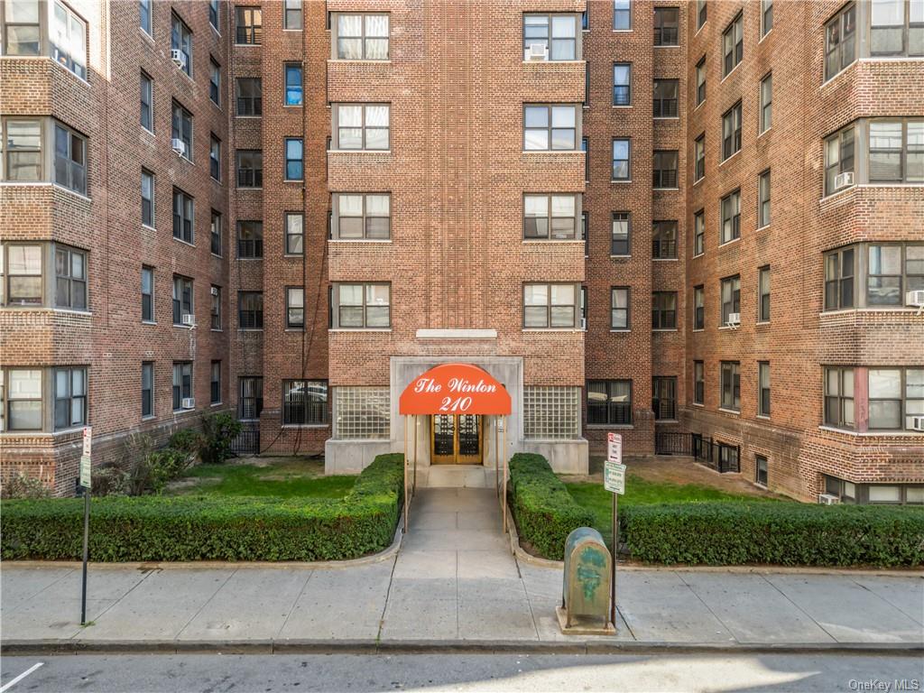 210 Martine Avenue #4K, White Plains, New York image 1