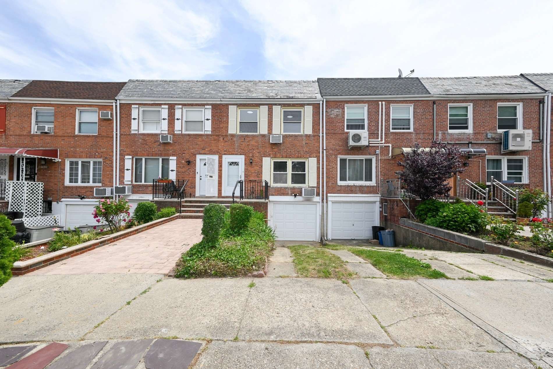 Property for Sale at 7029 174th Street, Fresh Meadows, Queens, NY - Bedrooms: 3 
Bathrooms: 3 
Rooms: 10  - $998,888