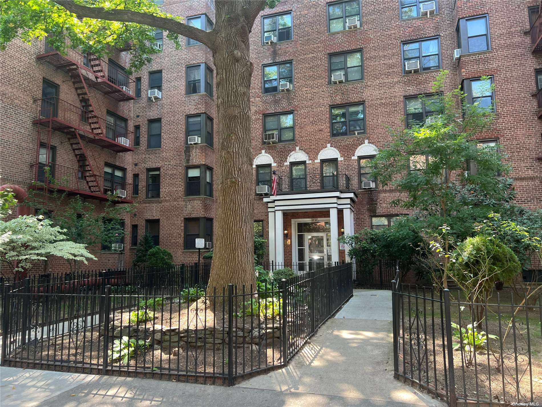 87-10 34 Avenue #4R, Jackson Heights, New York image 2