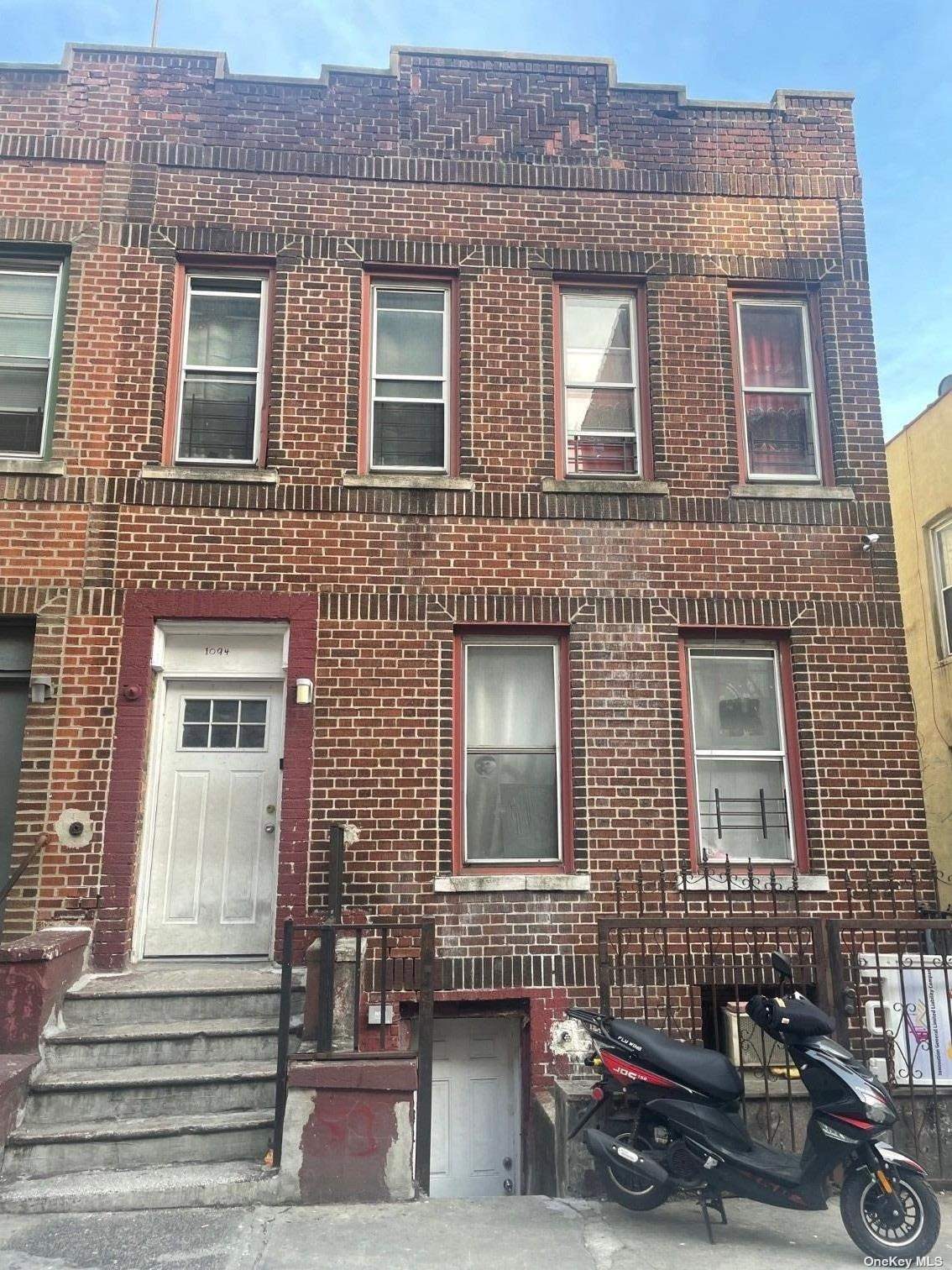 Property for Sale at 1094 Longfellow Avenue, Bronx, New York - Bedrooms: 7 
Bathrooms: 5 
Rooms: 15  - $985,000