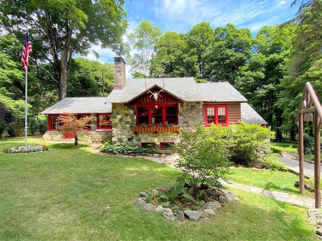 Rental Property at 6 Alpine Road, Cold Spring, New York - Bedrooms: 2 
Bathrooms: 3 
Rooms: 10  - $6,500 MO.