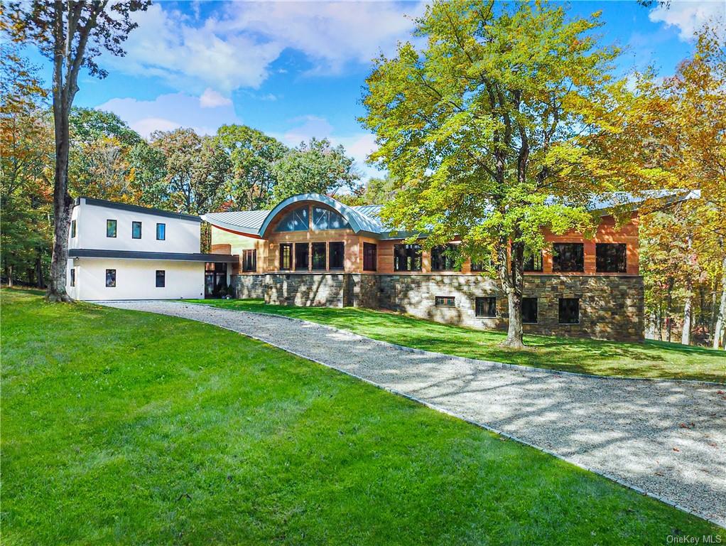 16 Col Sheldon Lane, Pound Ridge, New York - 5 Bedrooms  
7 Bathrooms  
12 Rooms - 