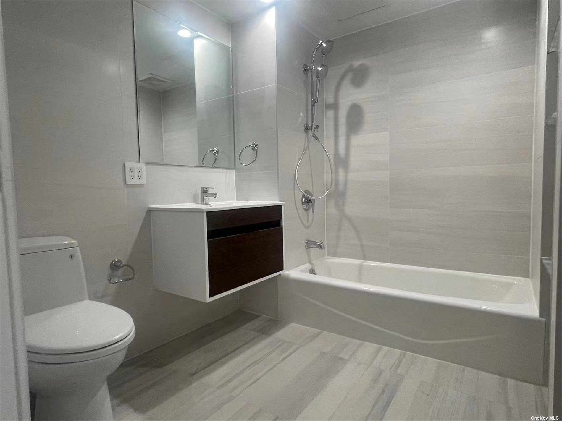 Photo 6 of 8 of 132-27 41st Road 4D condo
