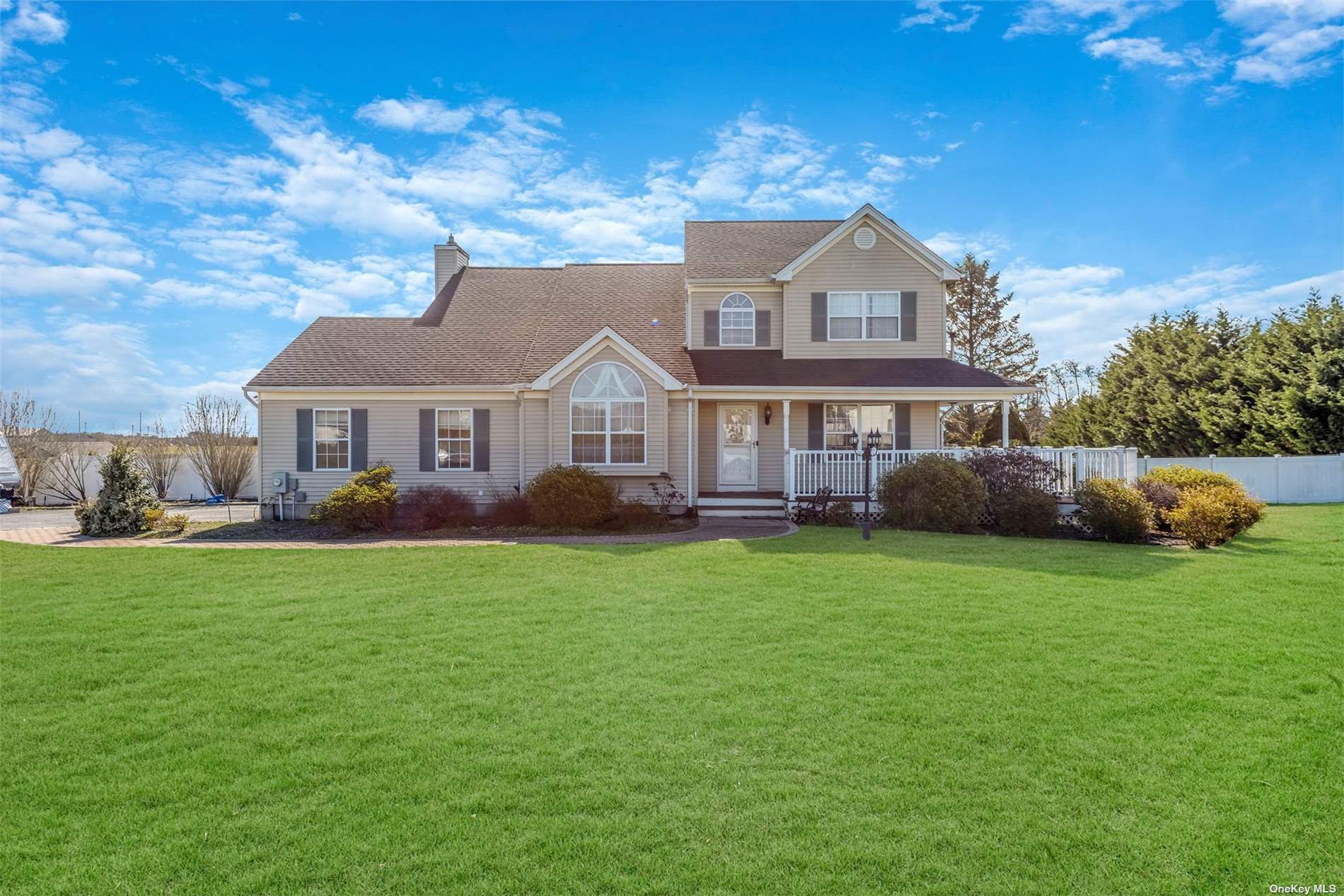 Property for Sale at 6 Simpson Gate, Manorville, Hamptons, NY - Bedrooms: 5 
Bathrooms: 4  - $729,900