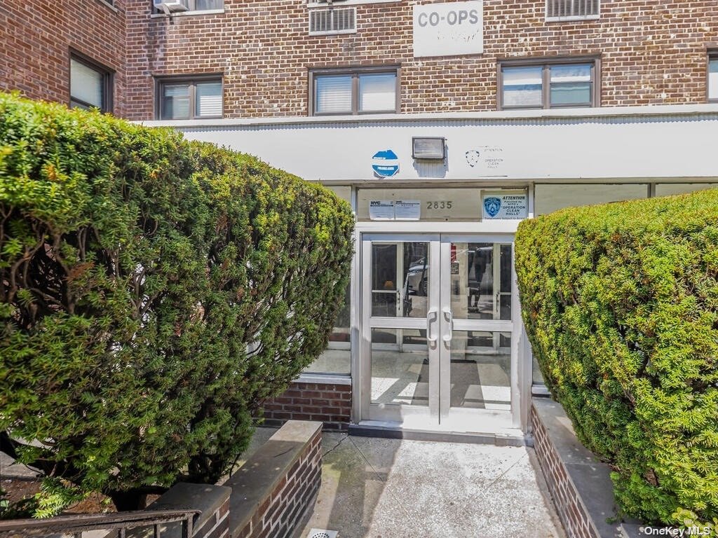 Property for Sale at Webb Avenue 7E, Bronx, New York - Bedrooms: 2 
Bathrooms: 2 
Rooms: 5  - $275,000