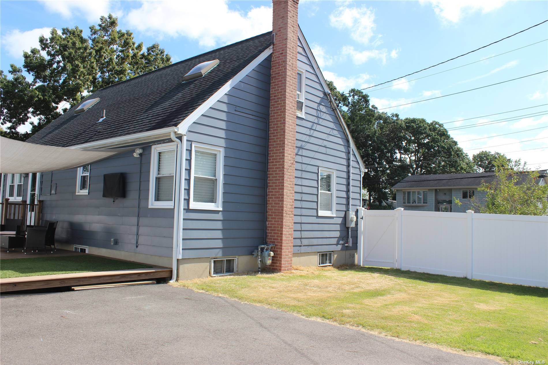 128 Newark Street, Lindenhurst, New York image 3