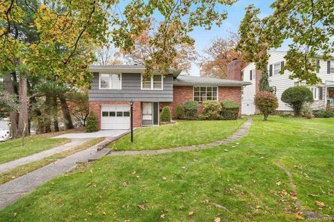 Photo of 27 Farrell Place N, Yonkers, NY 10701 (MLS # H6277051)