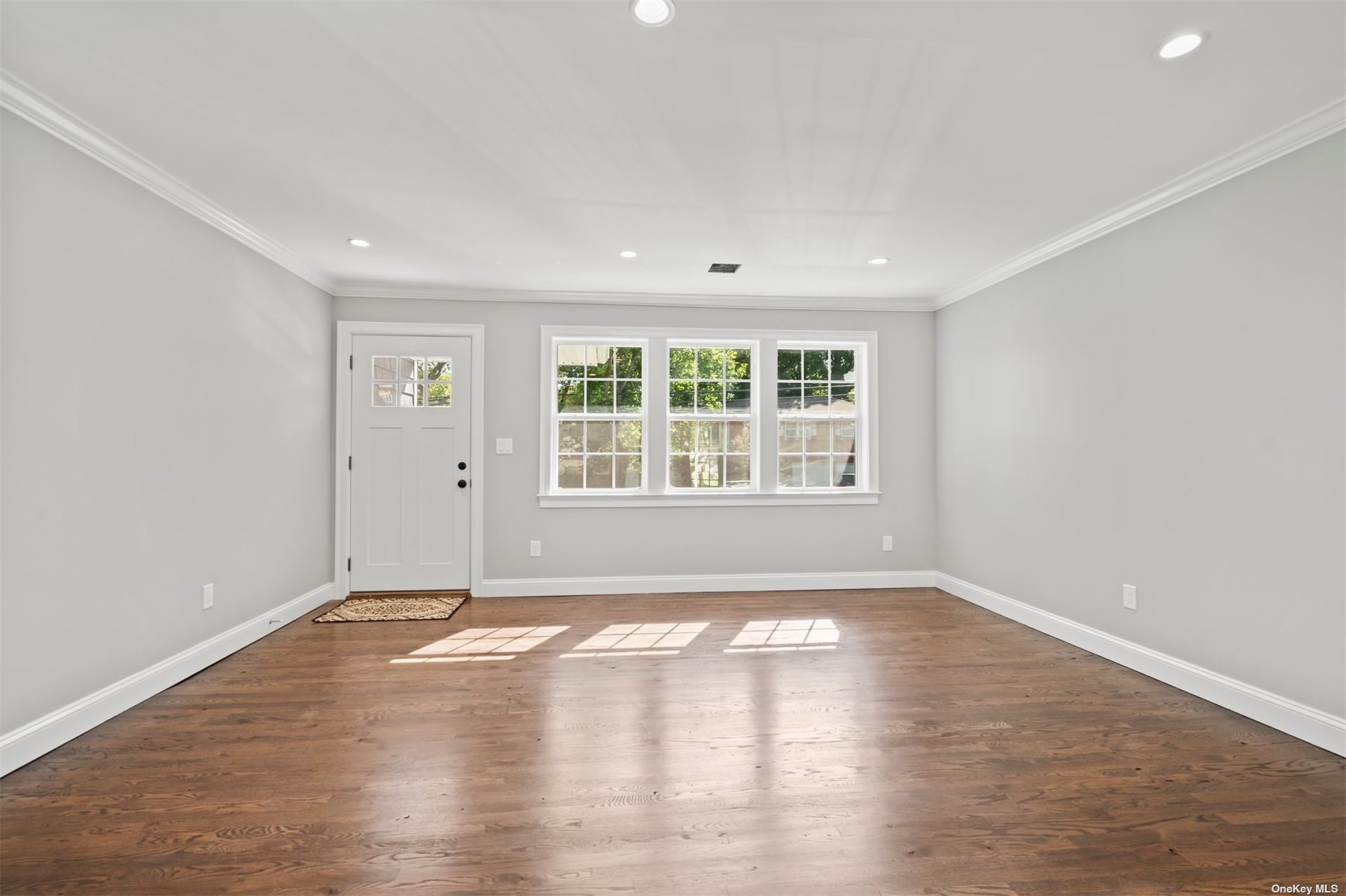 Photo 17 of 23 of 102 Dix Hills Road house