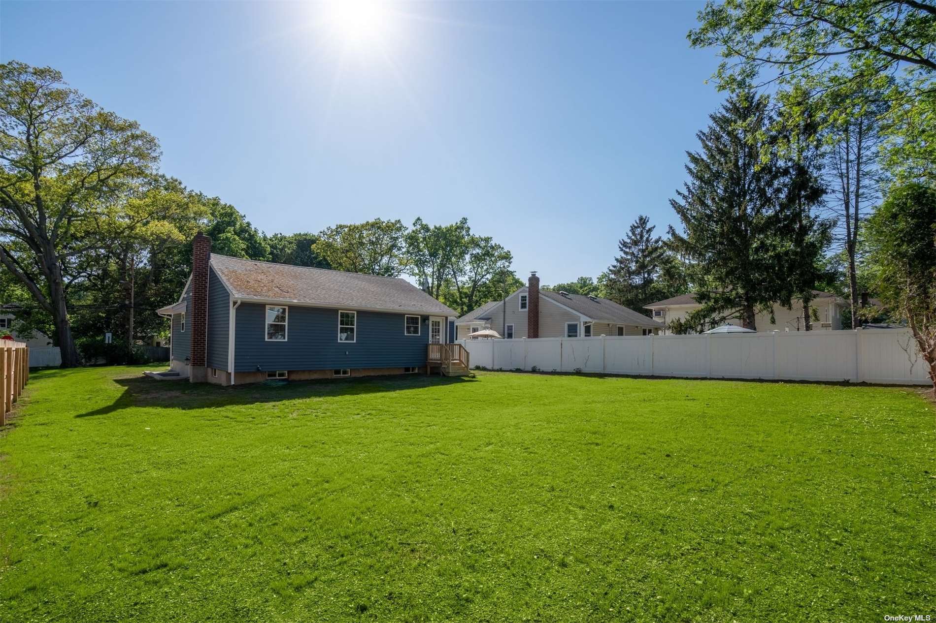 Photo 4 of 23 of 102 Dix Hills Road house