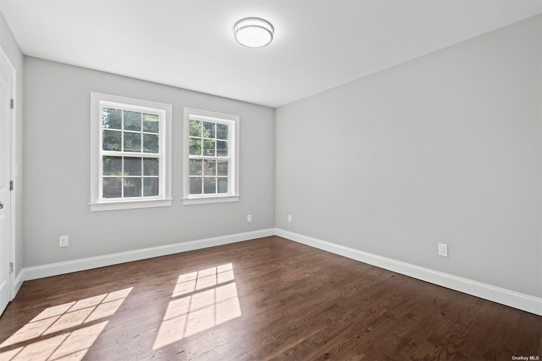 Photo 12 of 23 of 102 Dix Hills Road house